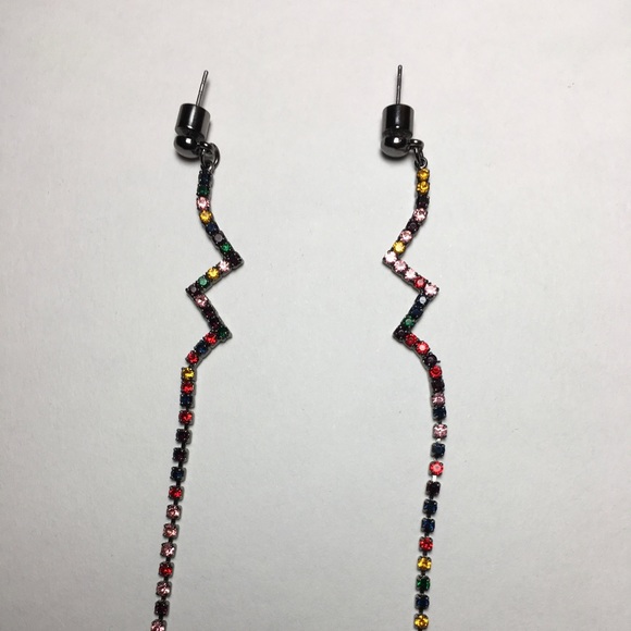 BCBG earrings. NEW - Picture 3 of 5